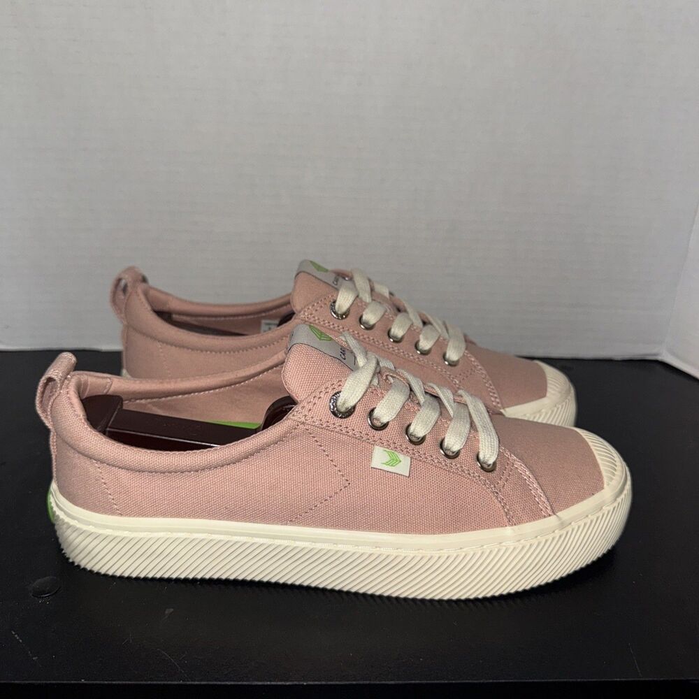 Cariuma Oca Low Sneakers Women's US 8 Rose Red Canvas Lifestyle Shoes